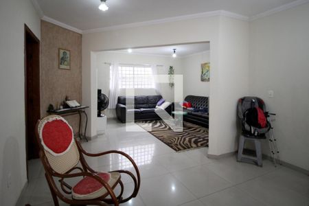 Casa para alugar com 240m², 3 quartos e 4 vagasSala