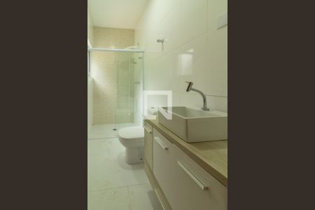 Casa para alugar com 400m², 3 quartos e 4 vagasBanheiro da Suíte 1