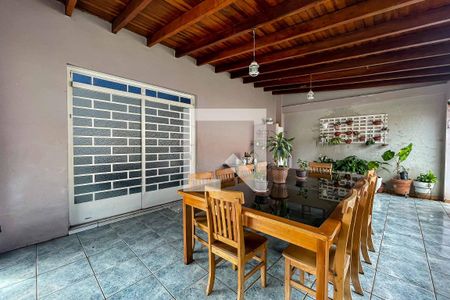 Casa à venda com 300m², 2 quartos e 6 vagasÁrea de Serviço/Quintal