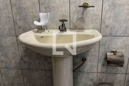 Casa à venda com 300m², 2 quartos e 6 vagasBanheiro