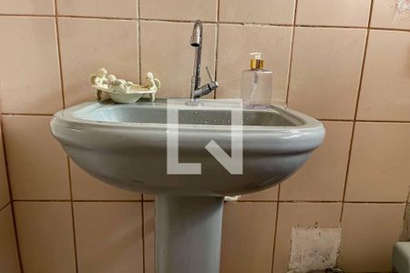 Casa à venda com 300m², 2 quartos e 6 vagasLavabo