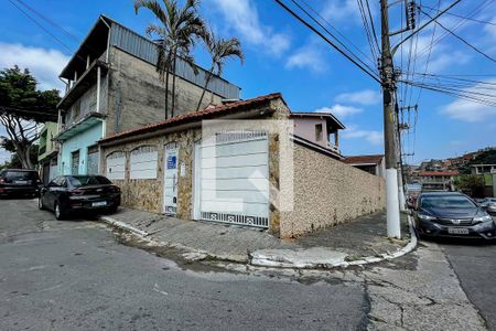 Casa à venda com 300m², 2 quartos e 6 vagasFachada