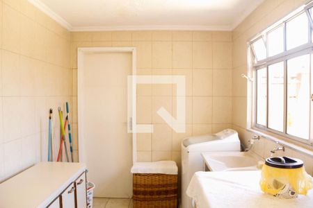 Casa para alugar com 230m², 3 quartos e 6 vagas Casa para alugar com 230m², 3 quartos e 6 vagasÁrea de Serviço