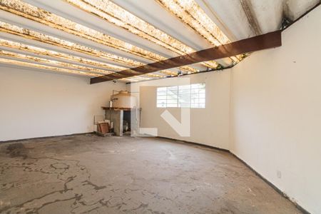 Casa à venda com 220m², 4 quartos e 3 vagas Casa à venda com 220m², 4 quartos e 3 vagasSalão