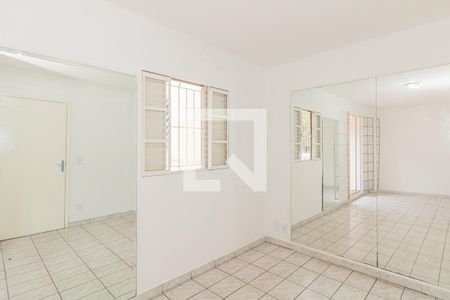 Casa à venda com 220m², 4 quartos e 3 vagas Casa à venda com 220m², 4 quartos e 3 vagasQuarto 4