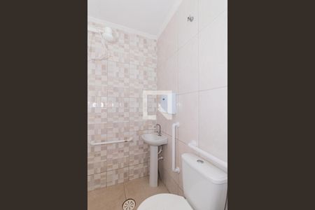 Casa à venda com 220m², 4 quartos e 3 vagas Casa à venda com 220m², 4 quartos e 3 vagasBanheiro de Serviço