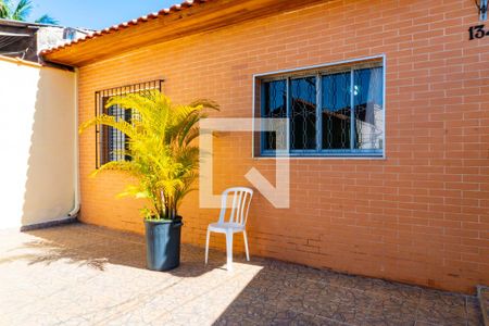 Casa à venda com 159m², 4 quartos e 2 vagas Casa à venda com 159m², 4 quartos e 2 vagasvaranda