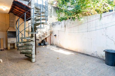 Casa à venda com 159m², 4 quartos e 2 vagas Casa à venda com 159m², 4 quartos e 2 vagasQuintal