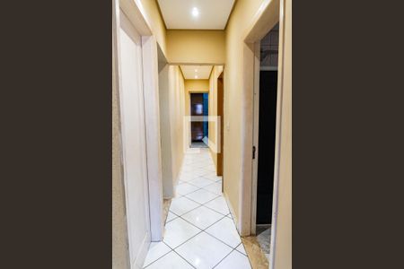 Casa à venda com 159m², 4 quartos e 2 vagas Casa à venda com 159m², 4 quartos e 2 vagasCorredor