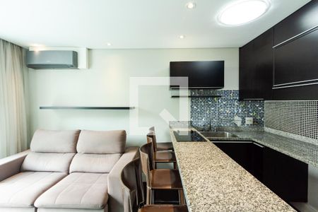 Sala/Cozinha de apartamento para alugar com 1 quarto, 50m² em Indianópolis, São Paulo