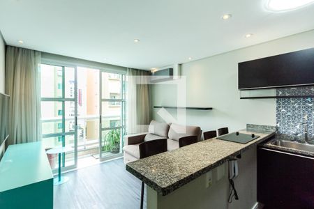 Sala/Cozinha de apartamento para alugar com 1 quarto, 50m² em Indianópolis, São Paulo