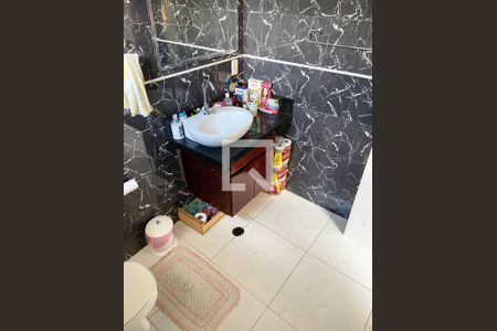 Casa à venda com 250m², 2 quartos e 3 vagasBanheiro da Suíte 2