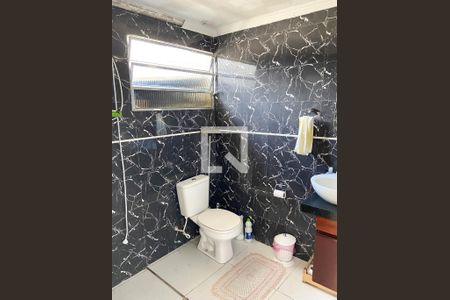Casa à venda com 250m², 2 quartos e 3 vagasBanheiro da Suíte 2