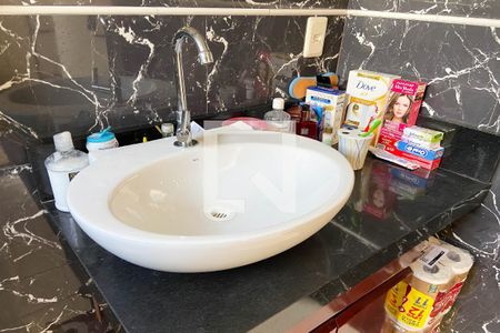 Casa à venda com 250m², 2 quartos e 3 vagasBanheiro da Suíte 2