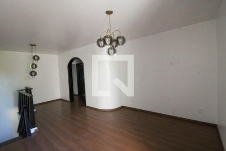 Casa à venda com 280m², 5 quartos e 3 vagasHall social