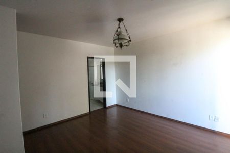 Casa à venda com 280m², 5 quartos e 3 vagasQuarto Suíte