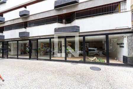Apartamento à venda com 140m², 2 quartos e 2 vagas Apartamento à venda com 140m², 2 quartos e 2 vagasEntrada