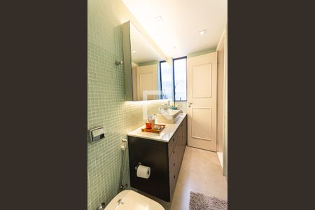 Apartamento à venda com 140m², 2 quartos e 2 vagas Apartamento à venda com 140m², 2 quartos e 2 vagasBanheiro da Suíte 1