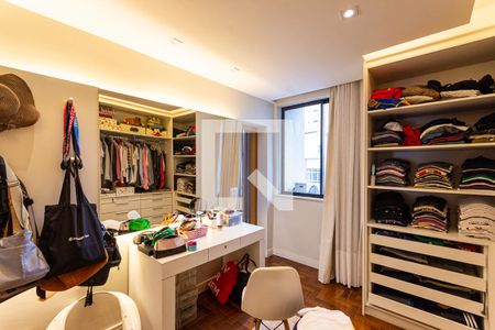 Apartamento à venda com 140m², 2 quartos e 2 vagas Apartamento à venda com 140m², 2 quartos e 2 vagasCloset do quarto 1