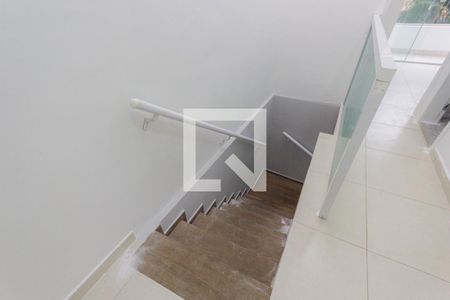 Escada de casa de condomínio para alugar com 2 quartos, 60m² em Pechincha, Rio de Janeiro