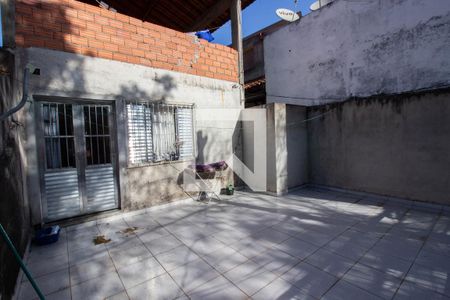 Sacada Quarto 1 de casa à venda com 3 quartos, 187m² em Vila Carmosina, São Paulo