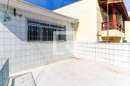 Casa à venda com 170m², 4 quartos e 2 vagas Casa à venda com 170m², 4 quartos e 2 vagasVaranda