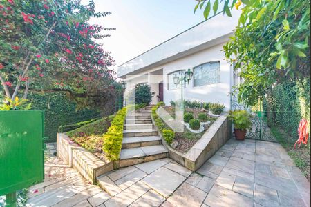 Casa à venda com 900m², 3 quartos e 10 vagasJardim e Fachada