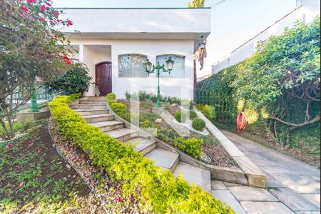 Casa à venda com 900m², 3 quartos e 10 vagasJardim e Fachada