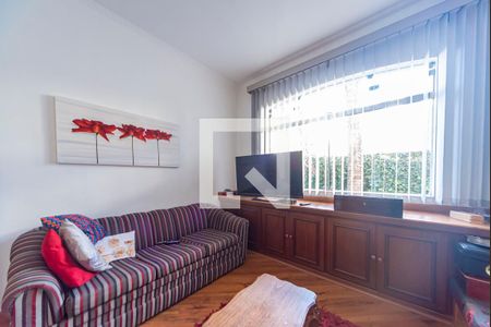 Casa à venda com 900m², 3 quartos e 10 vagasSala de TV