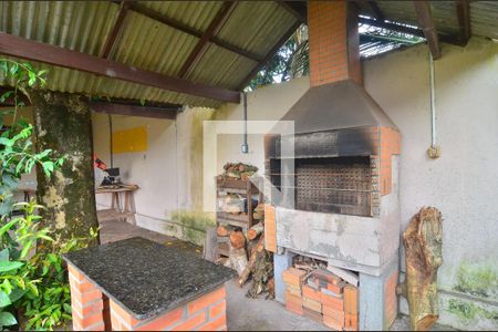 Casa à venda com 256m², 5 quartos e 3 vagasChurrasqueira