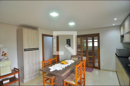 Casa à venda com 256m², 5 quartos e 3 vagasCozinha