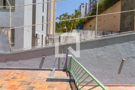 Apartamento à venda com 120m², 4 quartos e 2 vagasChuveiro da Área da Piscina