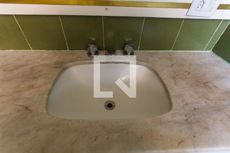 Apartamento à venda com 120m², 4 quartos e 2 vagasPia do Banheiro da Suíte