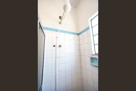 Casa à venda com 143m², 3 quartos e 3 vagasChuveiro