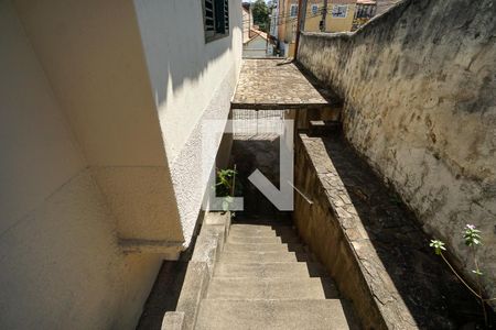 Casa à venda com 143m², 3 quartos e 3 vagasEscada