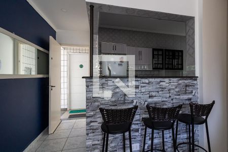 Detalhe da sala de apartamento para alugar com 1 quarto, 51m² em Vila Tupi, Praia Grande