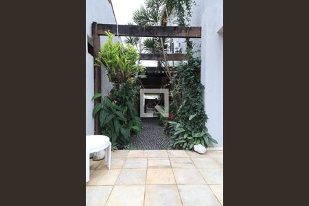 Casa de condomínio para alugar com 140m², 4 quartos e 3 vagas Casa de condomínio para alugar com 140m², 4 quartos e 3 vagasÁrea externa - Jardim