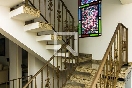 Escada de casa para alugar com 3 quartos, 240m² em Casa Verde Média, São Paulo