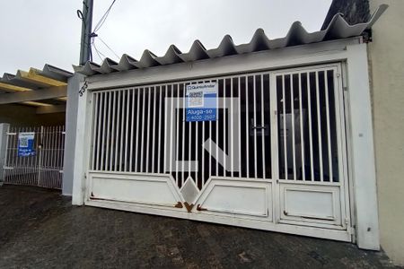 Casa para alugar com 101m², 2 quartos e 2 vagasFachada