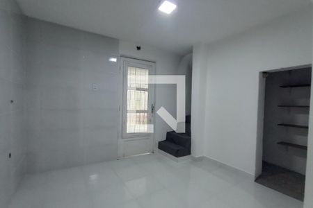 Casa para alugar com 101m², 2 quartos e 2 vagasCozinha