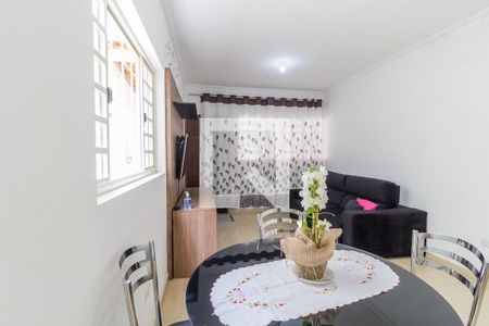Casa para alugar com 80m², 3 quartos e 4 vagasSala