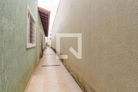 Casa para alugar com 80m², 3 quartos e 4 vagasCorredor Lateral