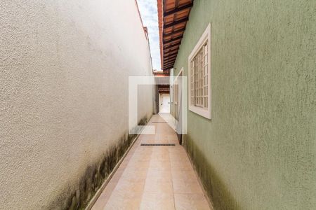 Corredor Lateral de casa para alugar com 3 quartos, 80m² em Vila Mogi Moderno, Mogi das Cruzes