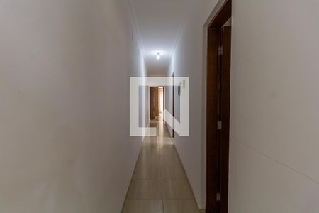 Casa para alugar com 80m², 3 quartos e 4 vagasCorredor