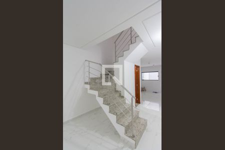 Casa à venda com 110m², 3 quartos e 2 vagasEscada