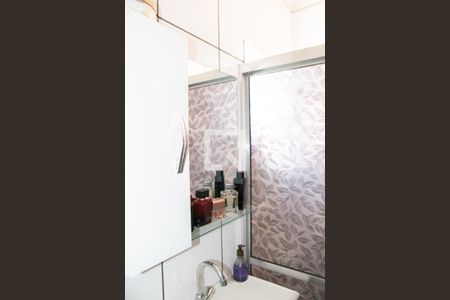 Casa à venda com 170m², 3 quartos e 2 vagasBanheiro 3