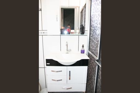 Casa à venda com 170m², 3 quartos e 2 vagasBanheiro 3