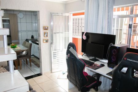 Casa à venda com 170m², 3 quartos e 2 vagasSala 2