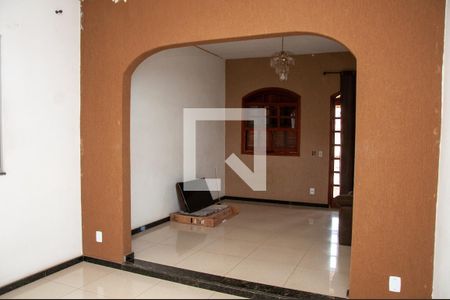 Sala de casa à venda com 3 quartos, 150m² em Xangri-la, Contagem