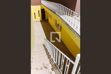 Casa para alugar com 80m², 2 quartos e sem vagaEscada